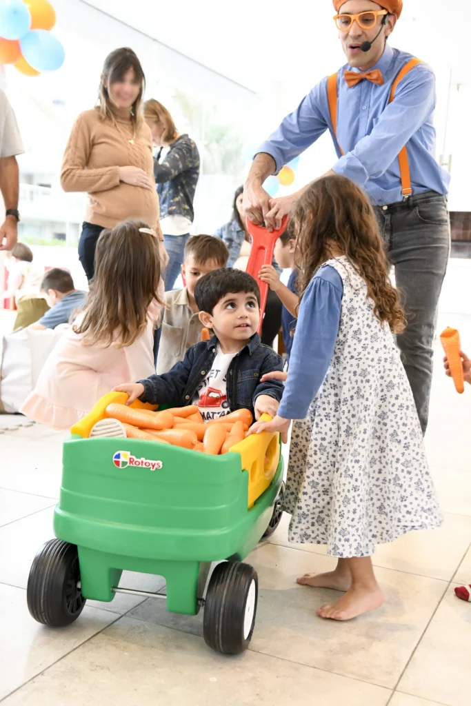 blippi meekah animaciones cumpleaños shows 10